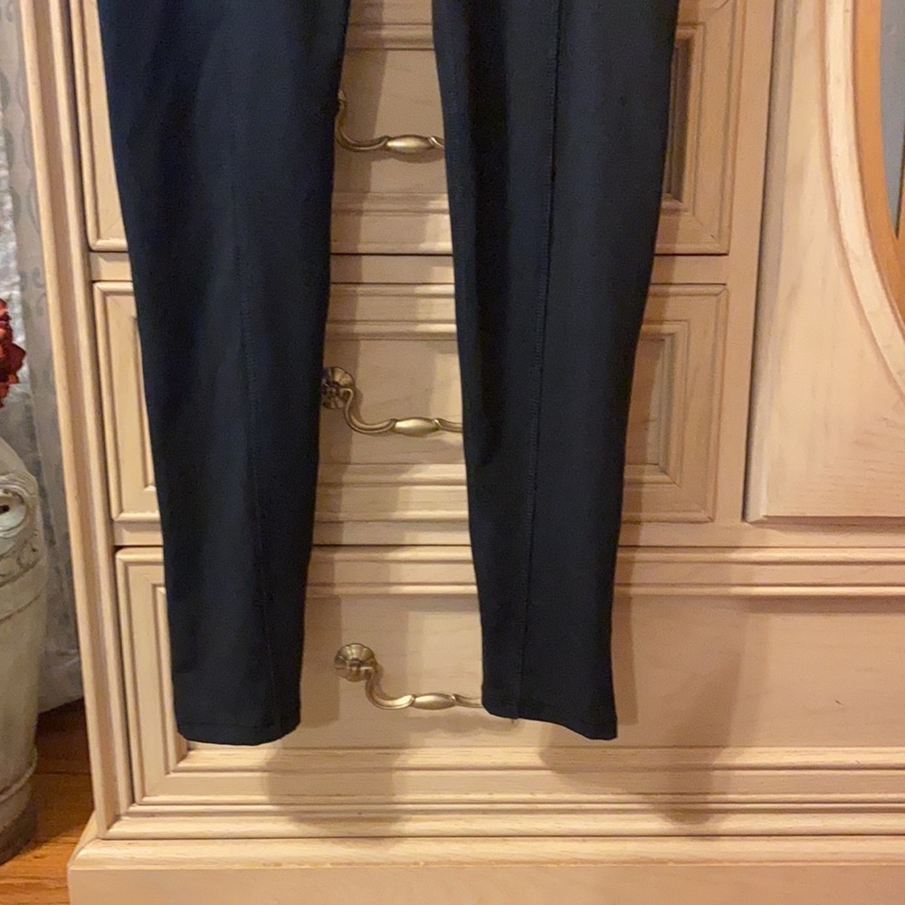 High Waisted Leggings - Picture 3 of 10